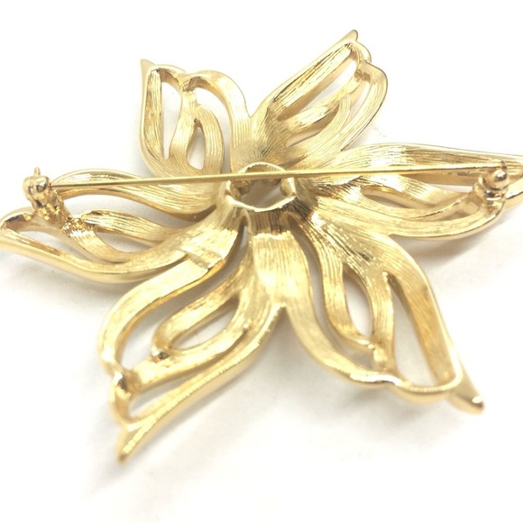 VINTAGE MONET FLOWER BROOCH LARGE OPEN WORK STATEMENT GOLD TONE DOMED PIN WHEEL - Picture 9 of 14